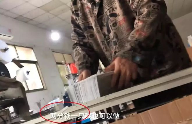 你用的一次性口罩安好吗：贴牌仿冒废物填充不曾消毒赢博体育(图2)